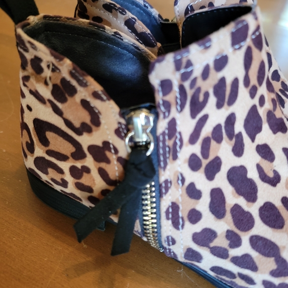 Dr. Scholl's Side Zip Leopard Print Ankle Boot with Black Sole Size 8 - Picture 2 of 9